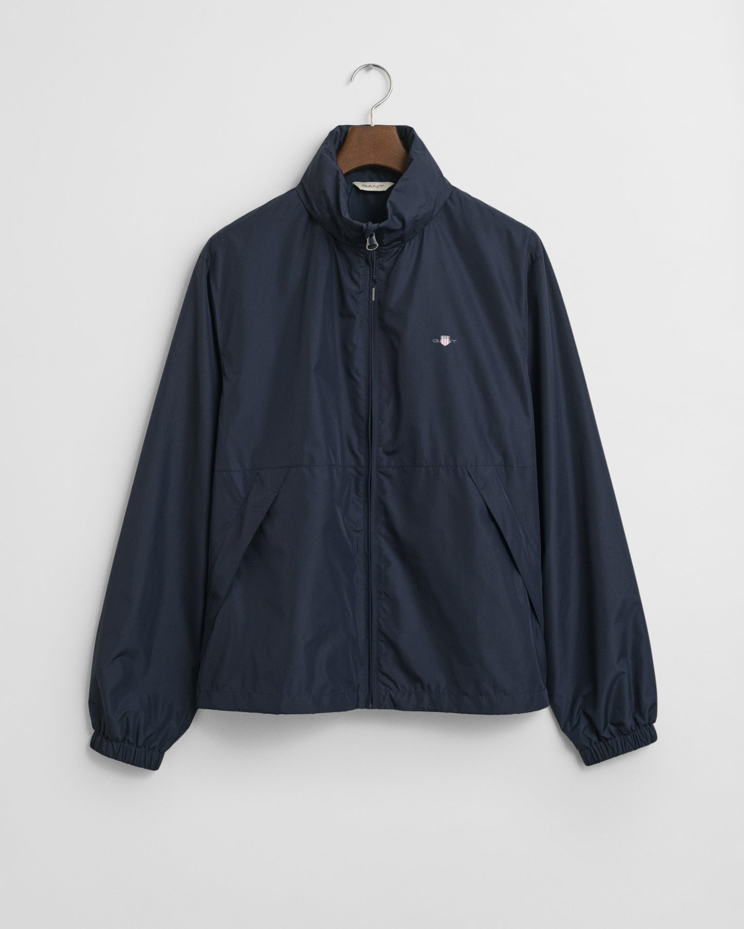 EVENING BLUE, LIGHTWEIGHT WINDSHIELDER JACKET, FLAT-LAY BY GANT AU.