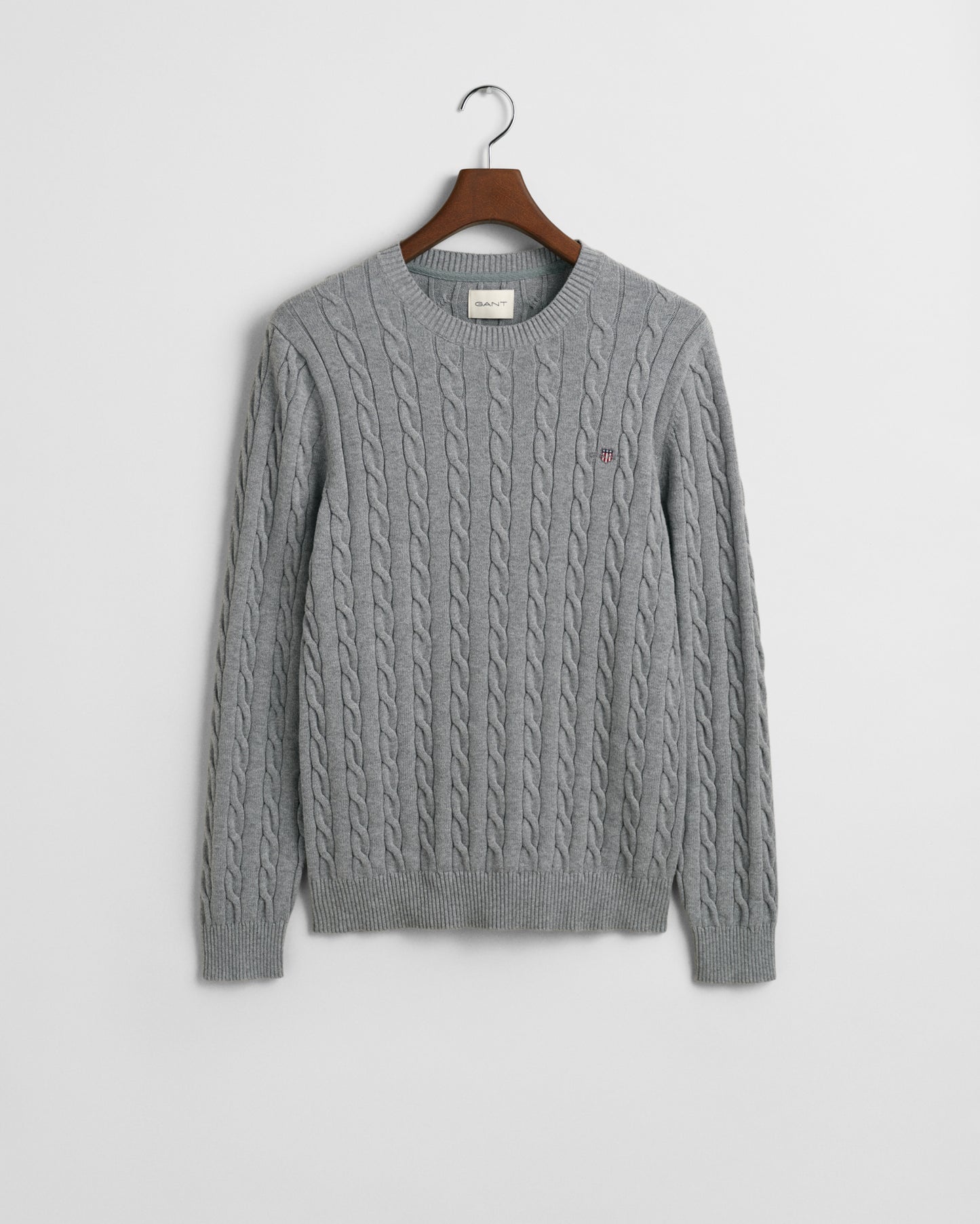 GREY MELANGE, COTTON CABLE C-NECK, FLAT-LAY BY GANT AU.