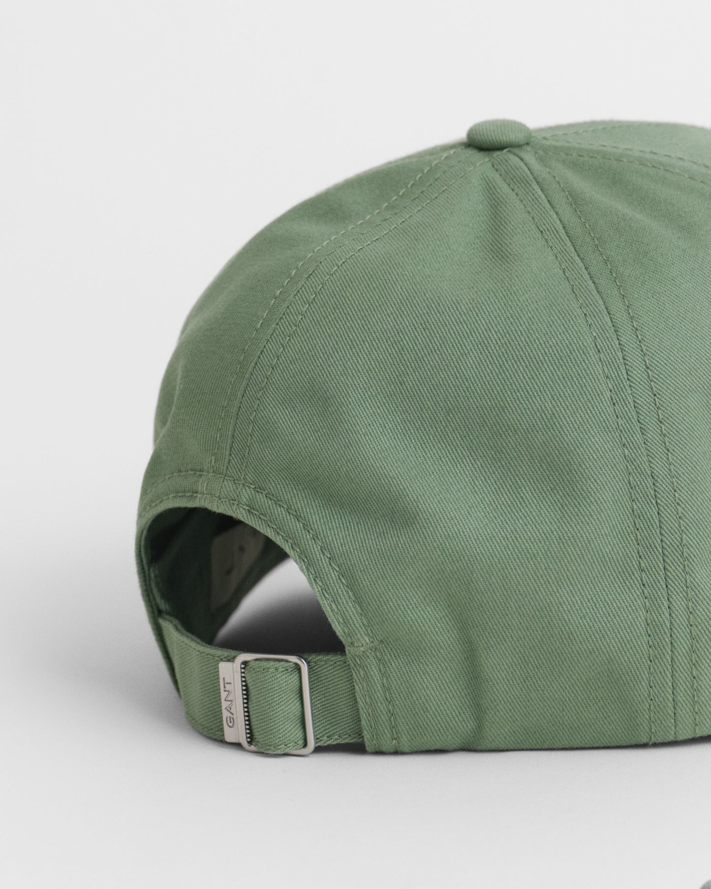 KALAMATA GREEN, HIGH SHIELD COTTON TWILL CAP, CLOSE-UP BY GANT AU.
