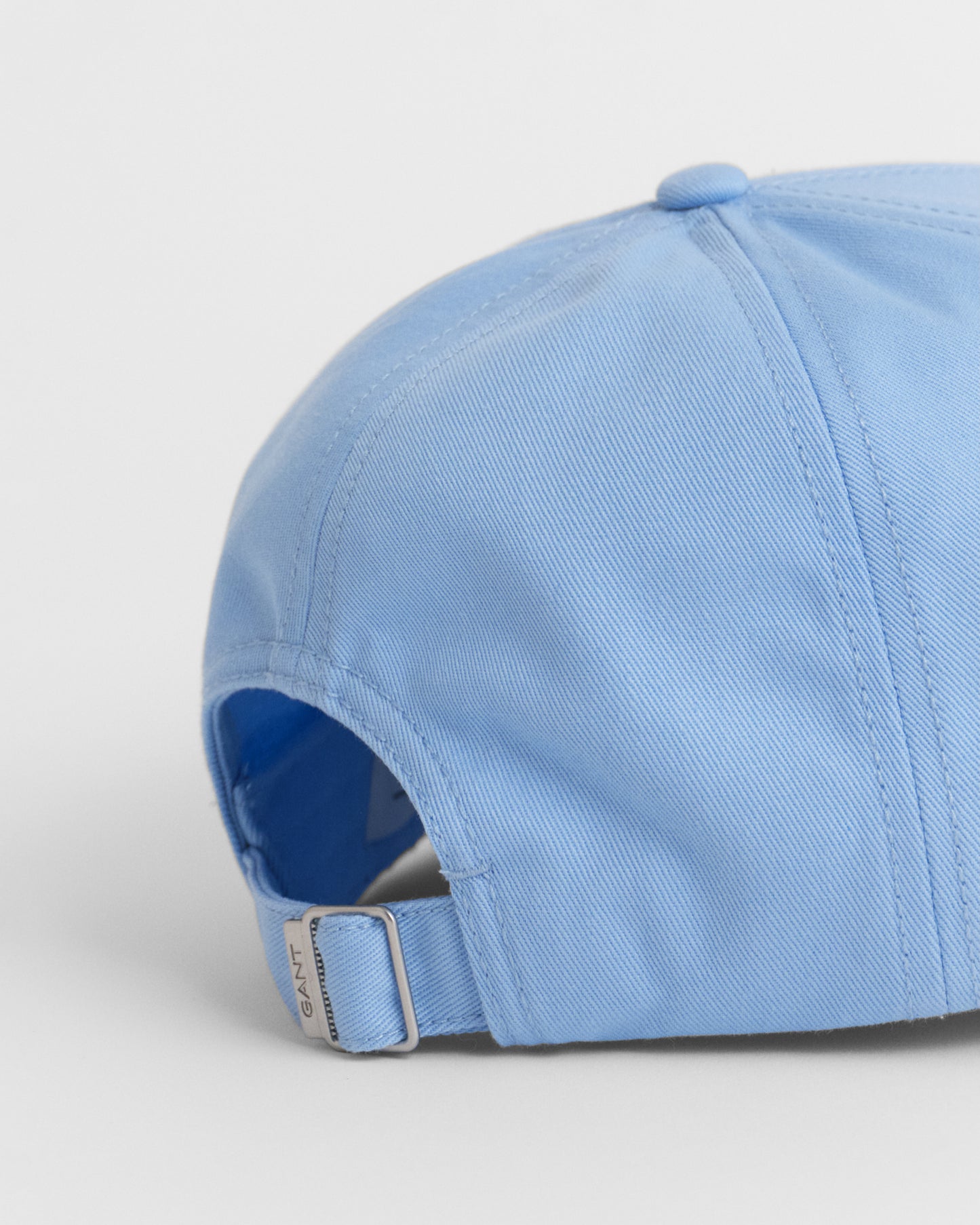 CAPRI BLUE, HIGH SHIELD COTTON TWILL CAP, CLOSE-UP BY GANT AU.