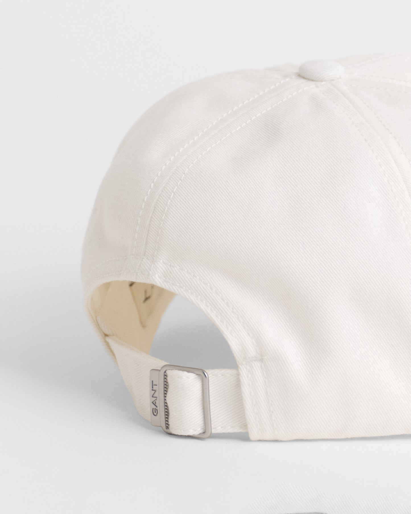 EGGSHELL, SHIELD COTTON TWILL CAP, CLOSE-UP BY GANT AU.