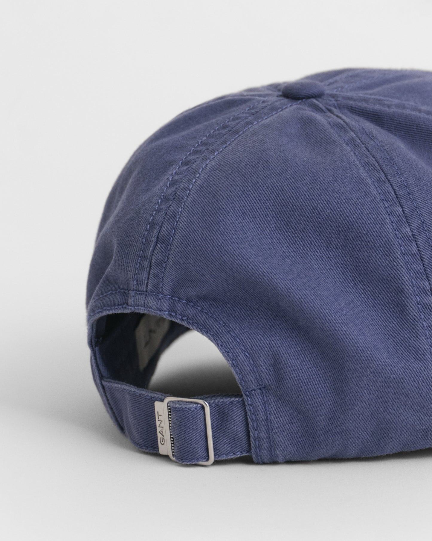 DUSTY NAVY, TONAL ARCHIVE SHIELD CAP, CLOSE-UP BY GANT AU.