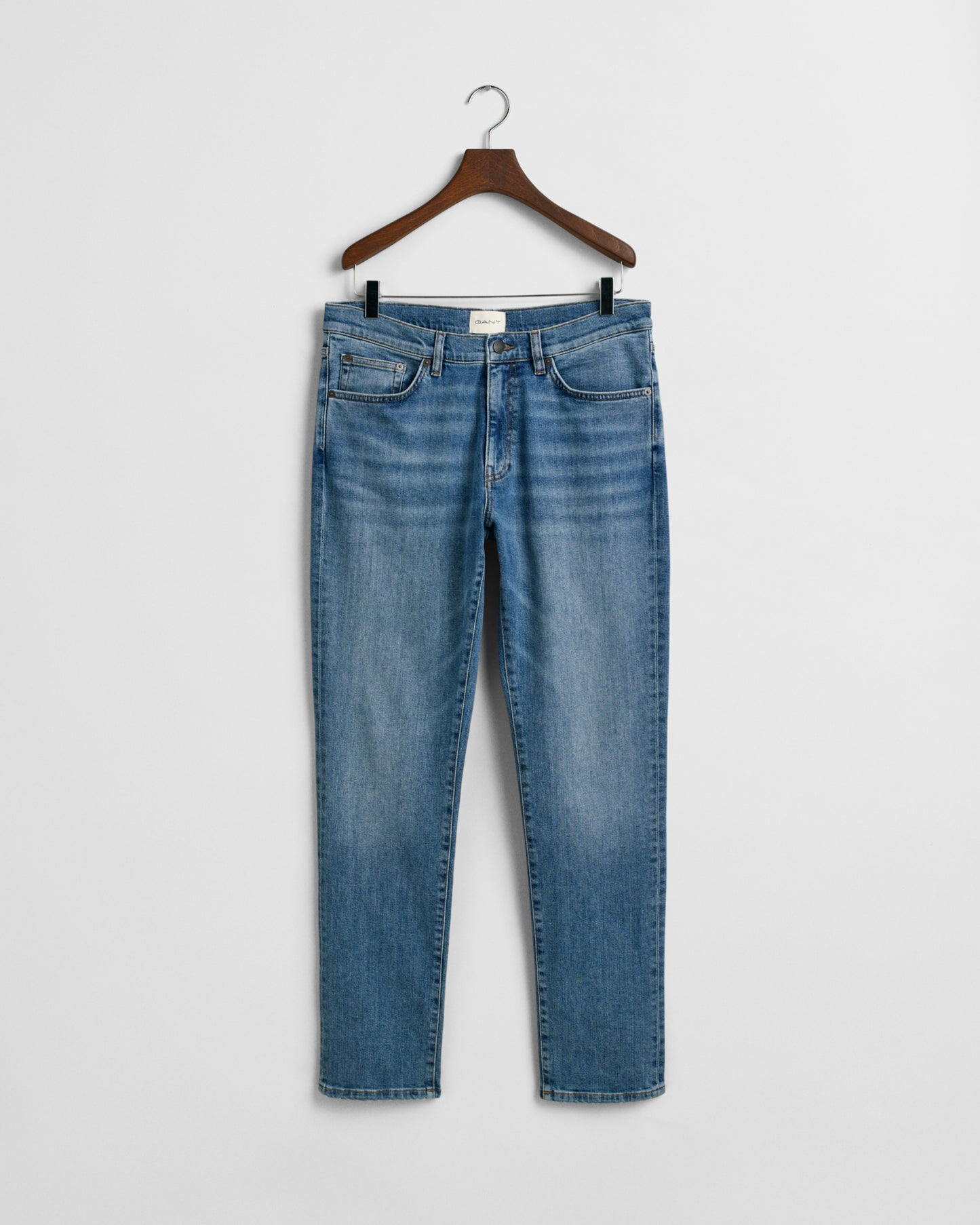 MID BLUE WORN IN, SLIM GANT JEANS BY GANT AU.