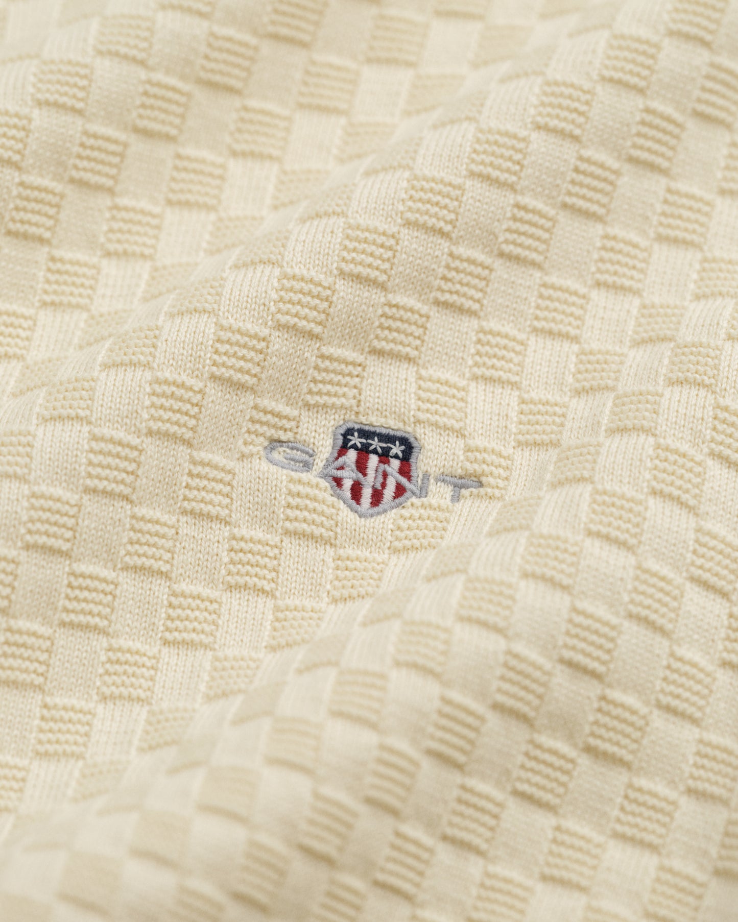 CREAM, MICRO TEXTURE C-NECK, CLOSE-UP BY GANT AU.