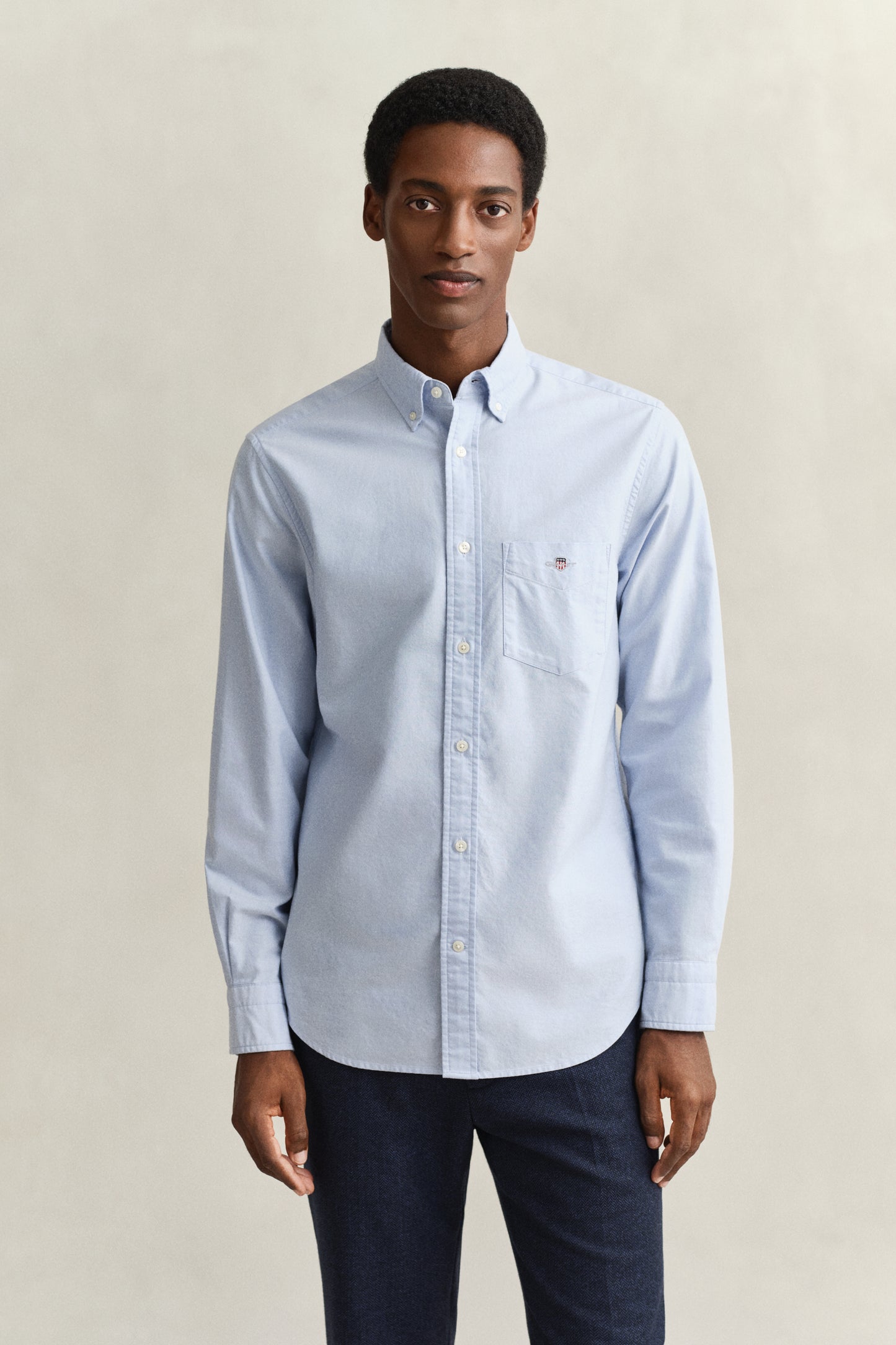 MODEL WEARING REG CLASSIC OXFORD SHIRT