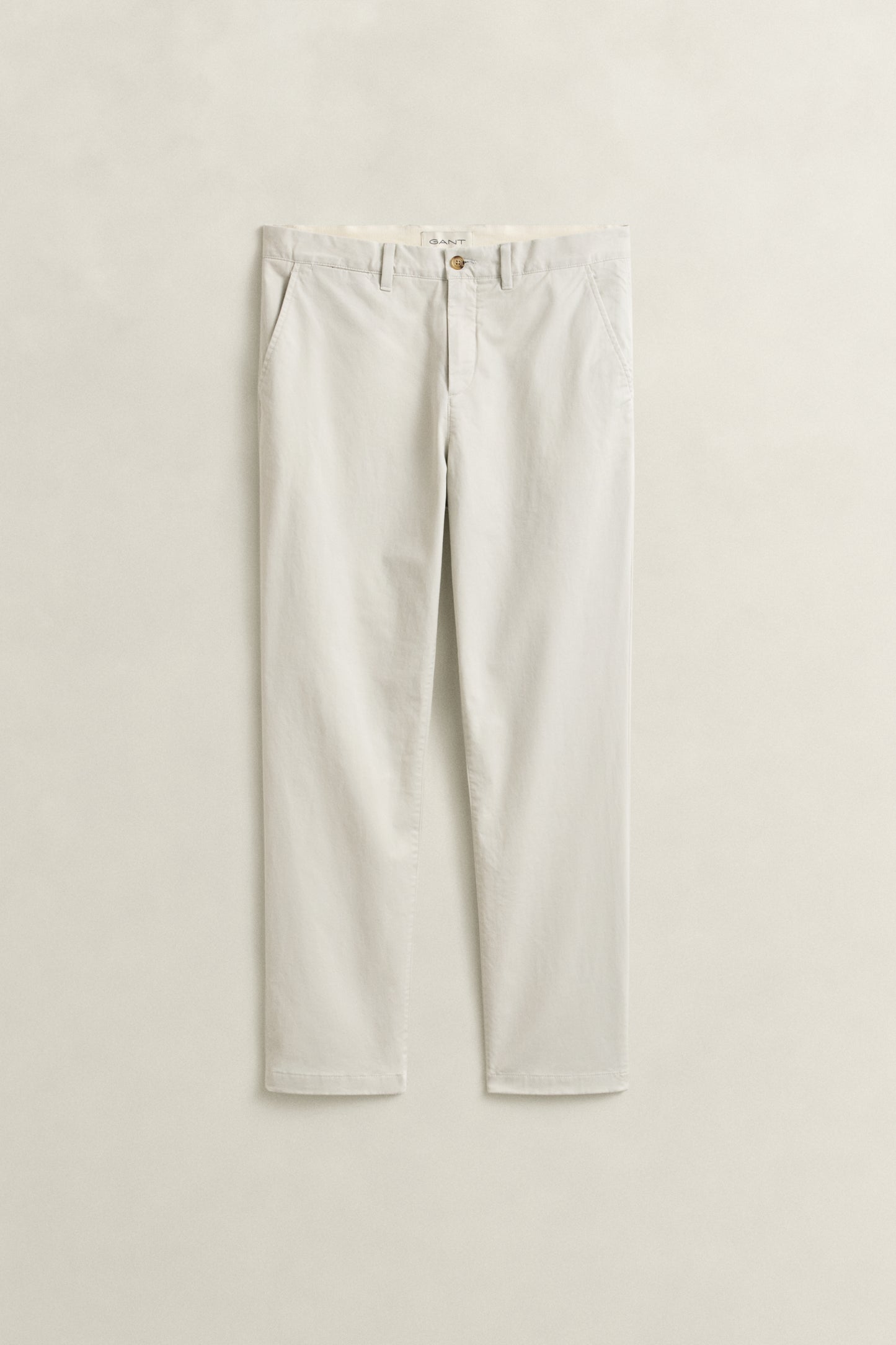 SAND, Classic Regular Chinos, FLAT-LAY BY GANT AU.