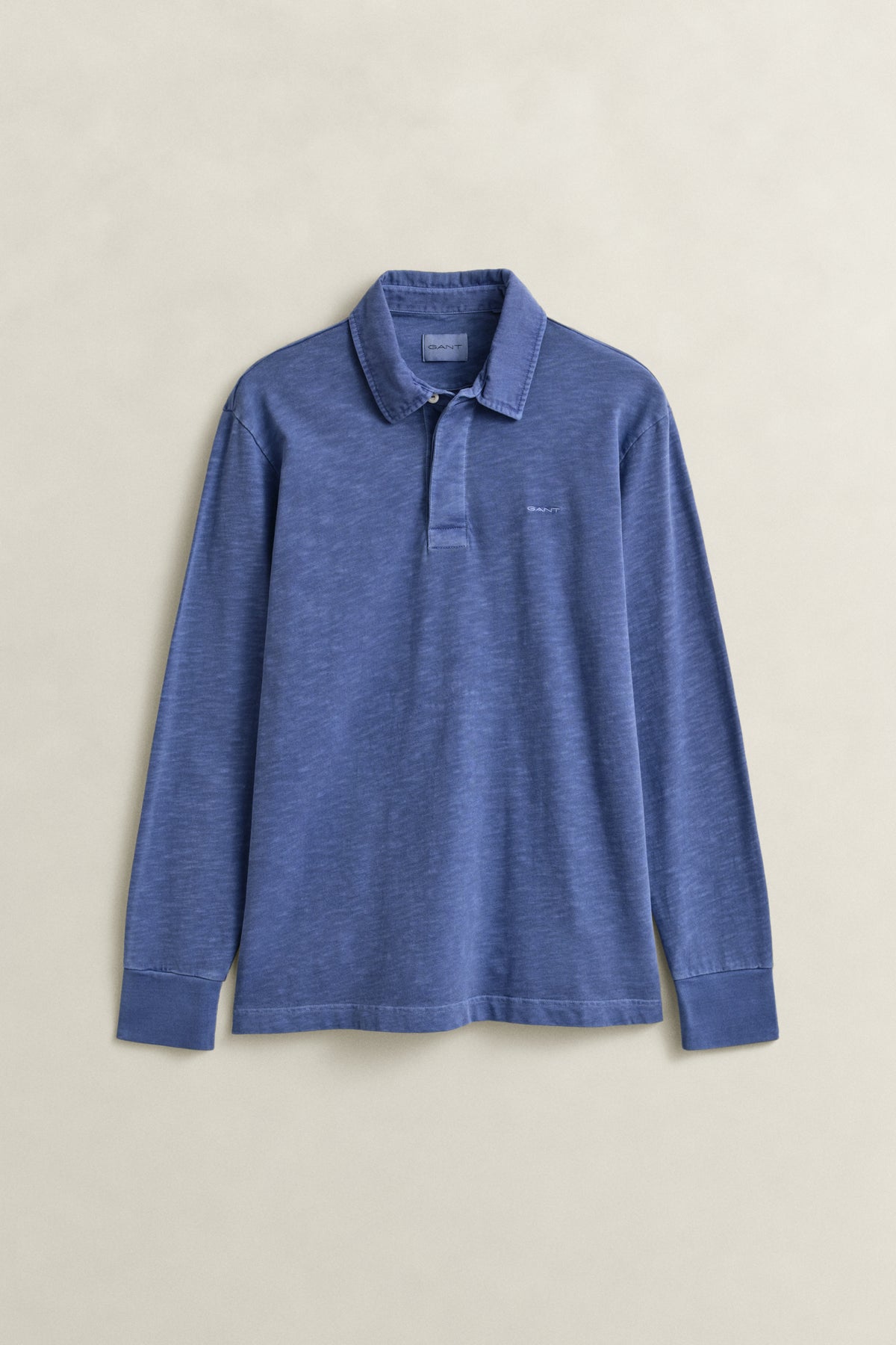 VINTAGE BLUE, WASHED SLUB HEAVY RUGGER, FLAT-LAY BY GANT AU.