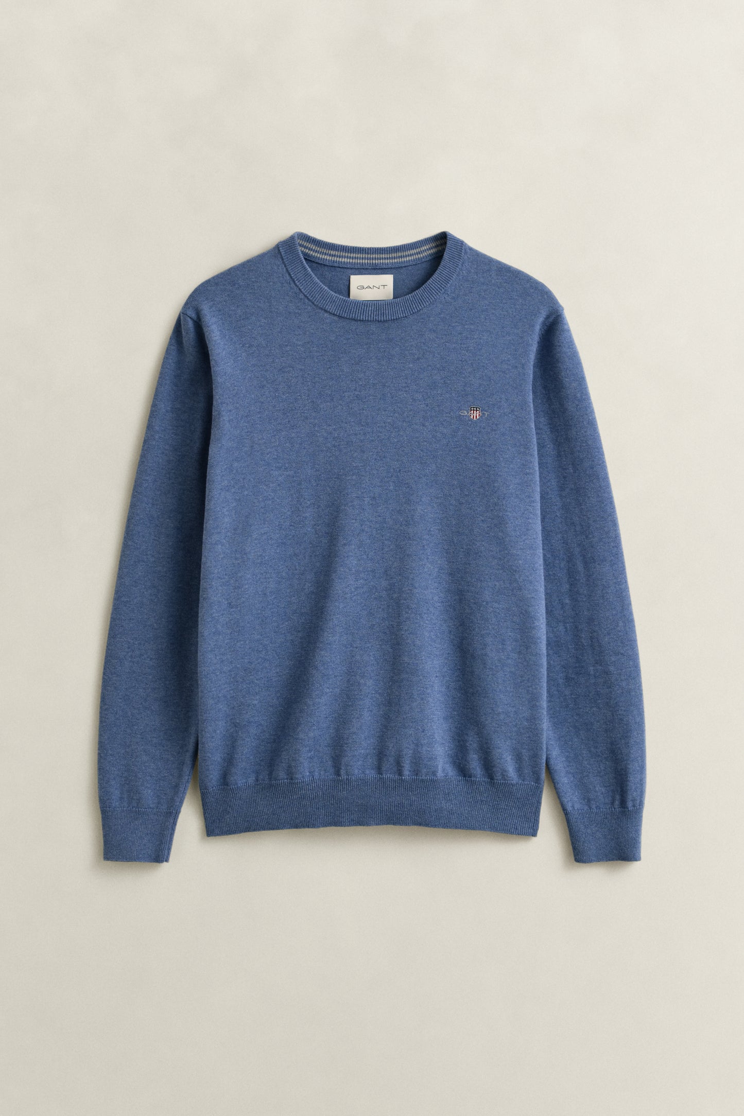 DENIM BLUE MELANGE, CLASSIC COTTON C-NECK, FLAT-LAY BY GANT AU.