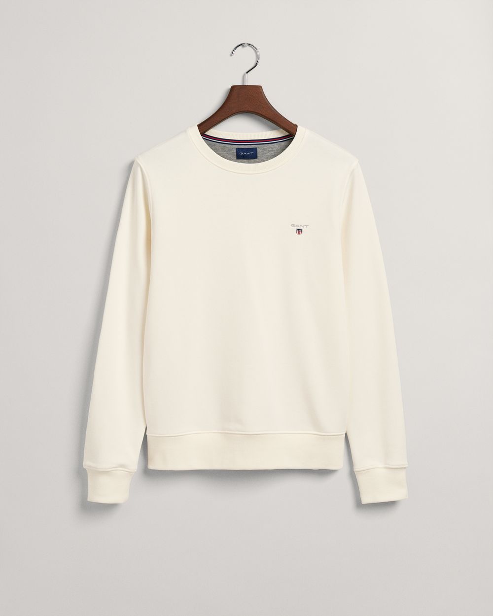 EGGSHELL, ORIGINAL C-NECK SWEAT, FLAT-LAY BY GANT AU.