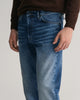 MID BLUE VINTAGE, SLIM GANT JEANS, CLOSE-UP BY GANT AU.