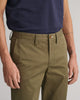 JUNIPER GREEN, SLIM TWILL CHINOS, CLOSE-UP BY GANT AU.