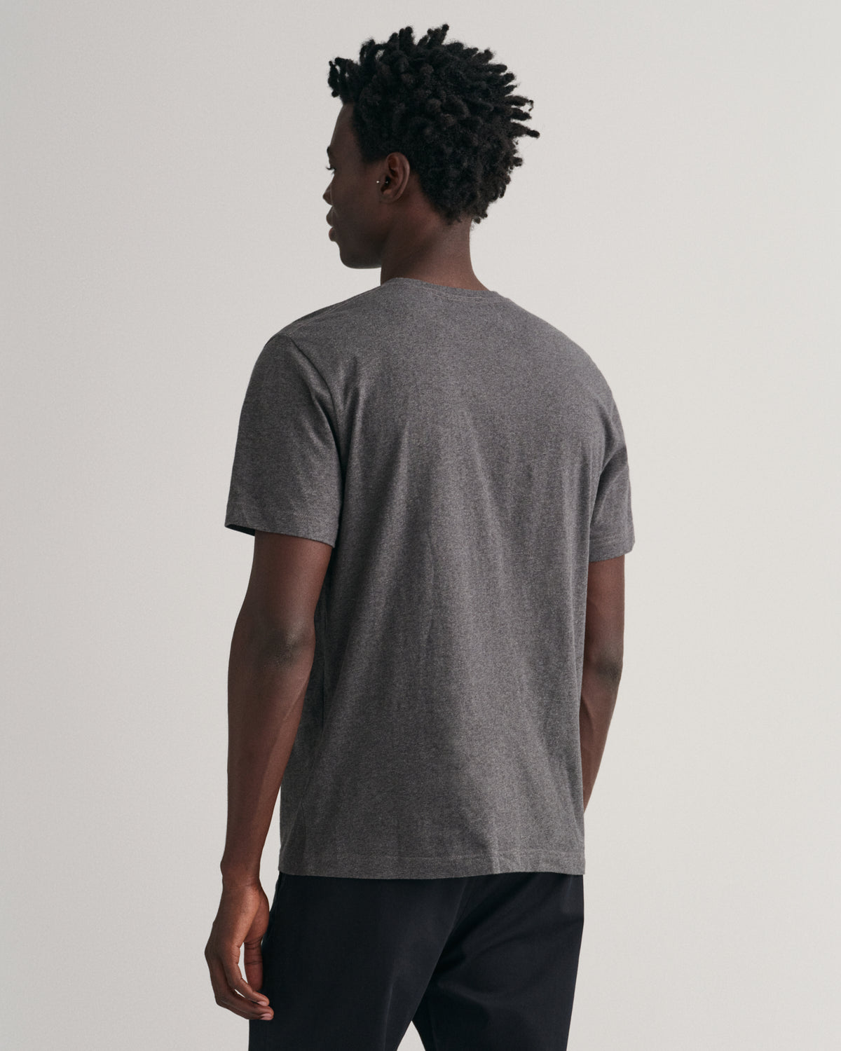 ANTRACIT MELANGE, REG SHIELD SS T-SHIRT, BACK-VIEW BY GANT AU.