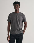 ANTRACIT MELANGE, REG SHIELD SS T-SHIRT, FRONT-VIEW BY GANT AU.
