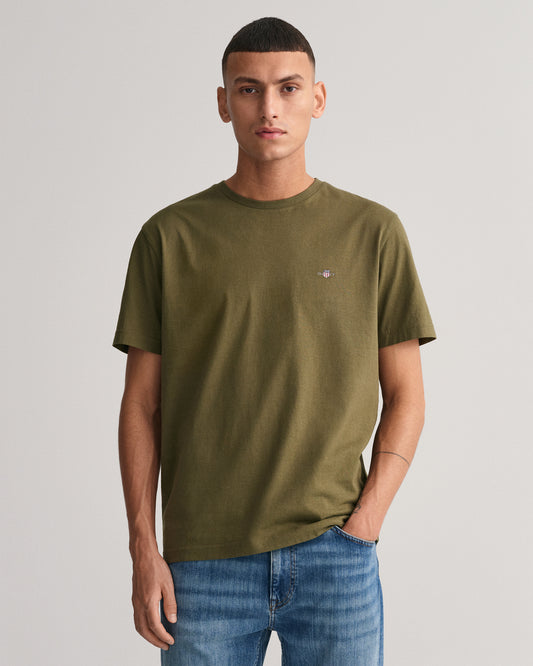 JUNIPER GREEN, REG SHIELD SS T-SHIRT, FRONT-VIEW BY GANT AU.