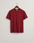 PLUMPED RED, REG SHIELD SS T-SHIRT, FLAT-LAY BY GANT AU.