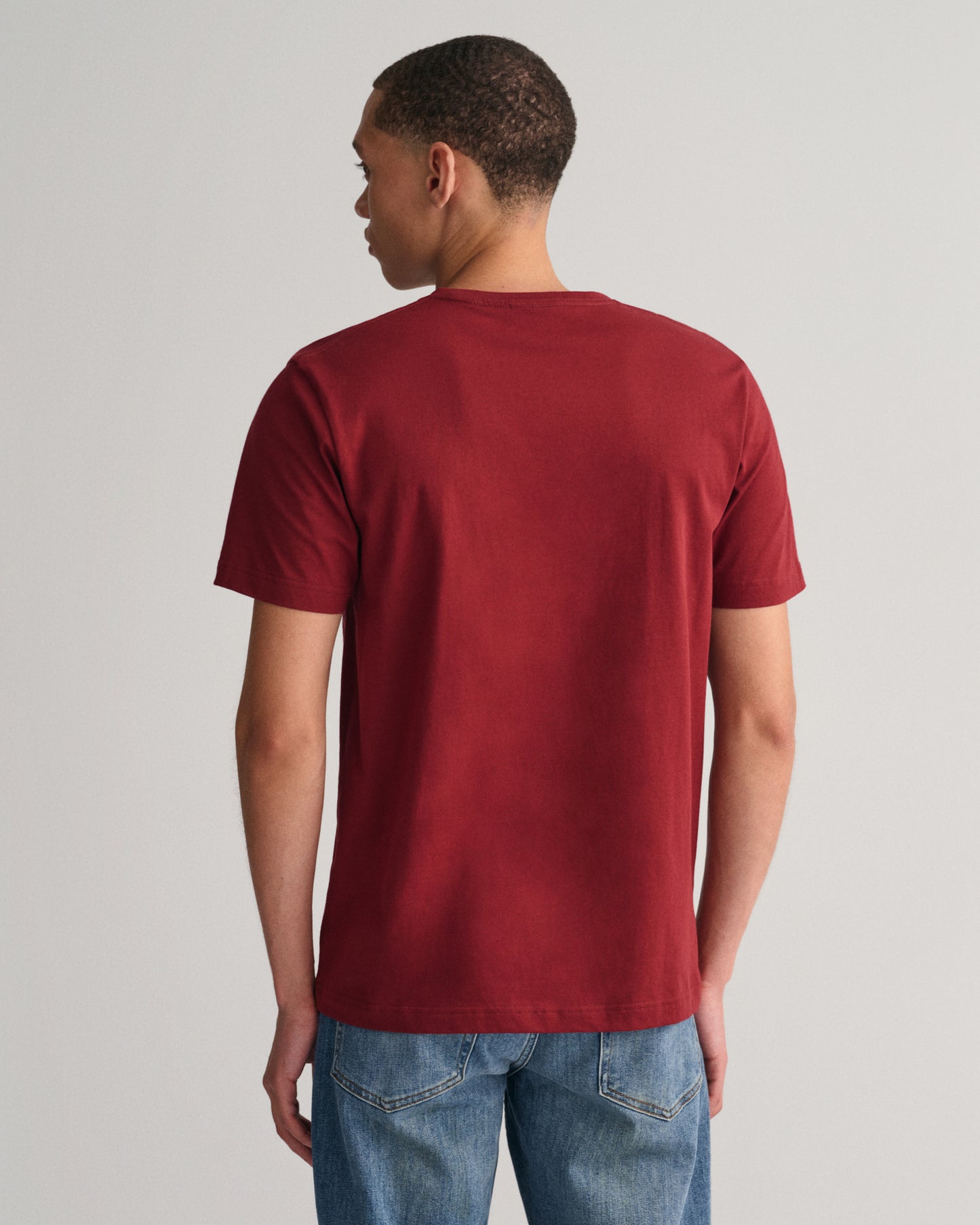 PLUMPED RED, REG SHIELD SS T-SHIRT, BACK-VIEW BY GANT AU.
