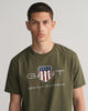 JUNIPER GREEN, REG ARCHIVE SHIELD SS T-SHIRT, CLOSE-UP BY GANT AU.