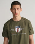 JUNIPER GREEN, REG ARCHIVE SHIELD SS T-SHIRT, CLOSE-UP BY GANT AU.