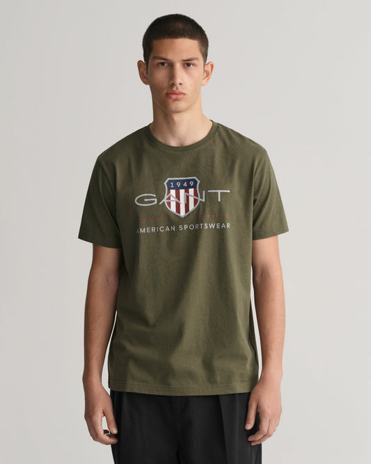 JUNIPER GREEN, REG ARCHIVE SHIELD SS T-SHIRT, FRONT-VIEW BY GANT AU.