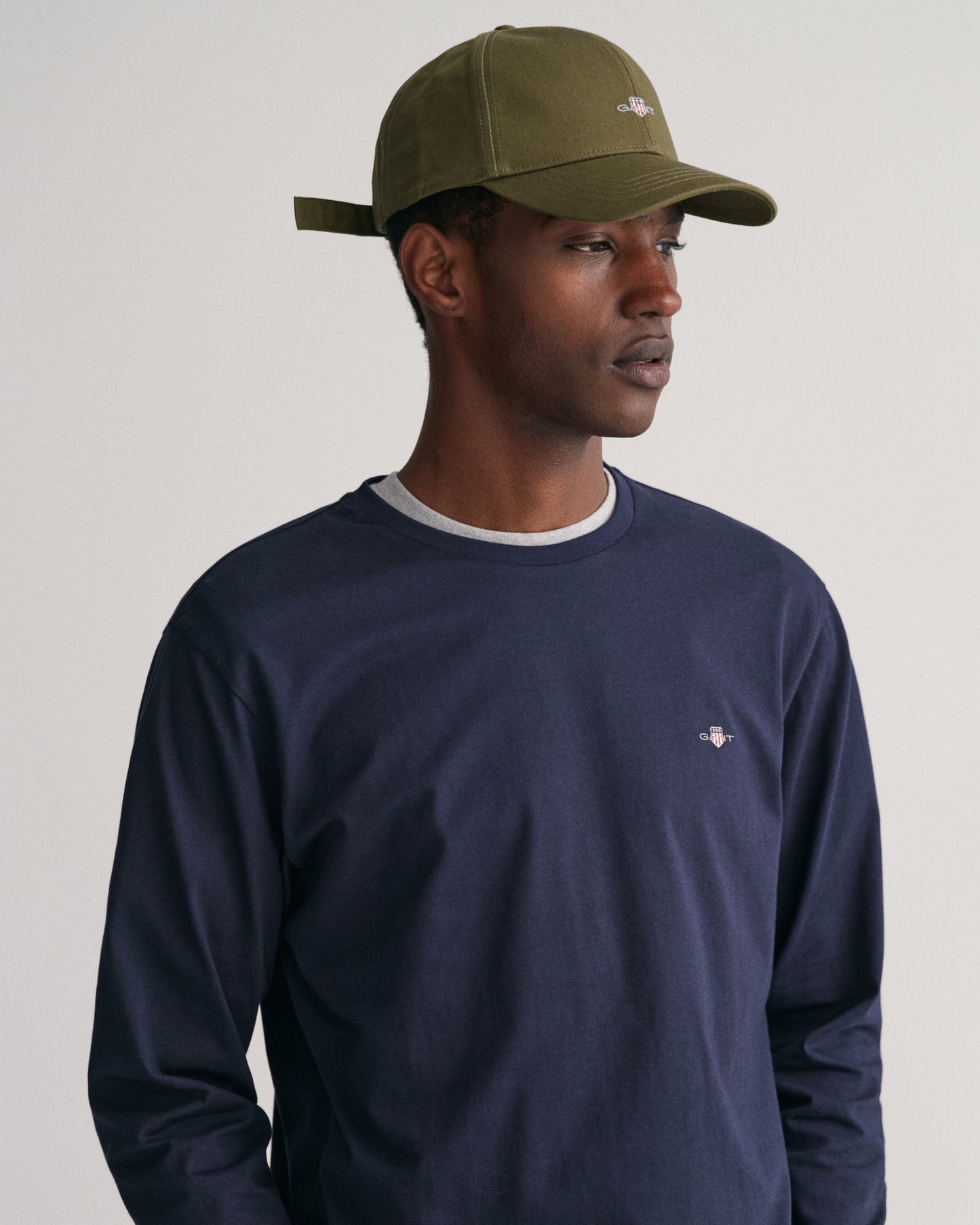 EVENING BLUE, REG SHIELD LS T-SHIRT, CLOSE-UP BY GANT AU.