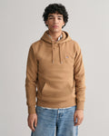 WARM KHAKI, REG SHIELD HOODIE, FRONT-VIEW BY GANT AU.