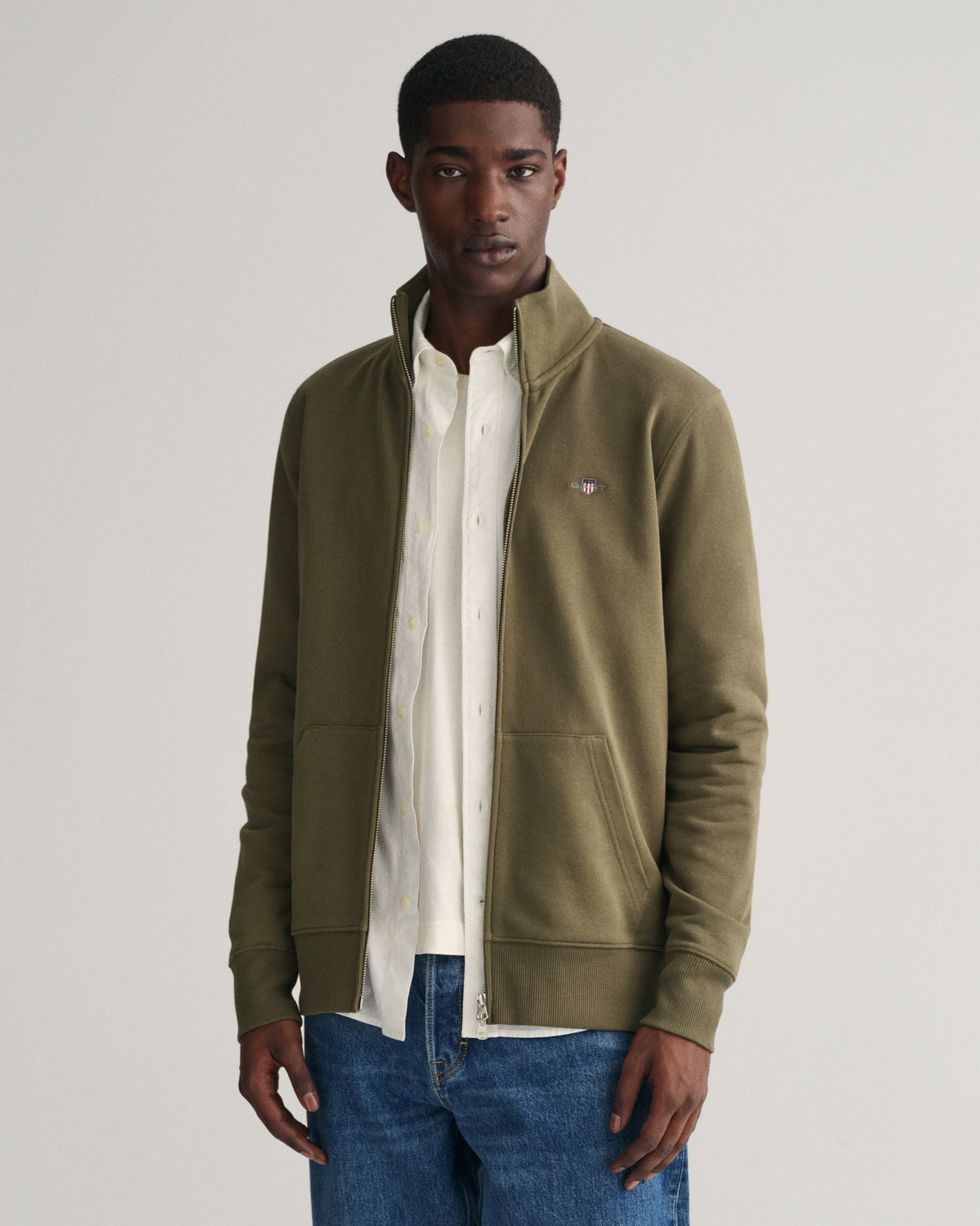 JUNIPER GREEN, REG SHIELD FULL ZIP SWEAT, FRONT-VIEW BY GANT AU.