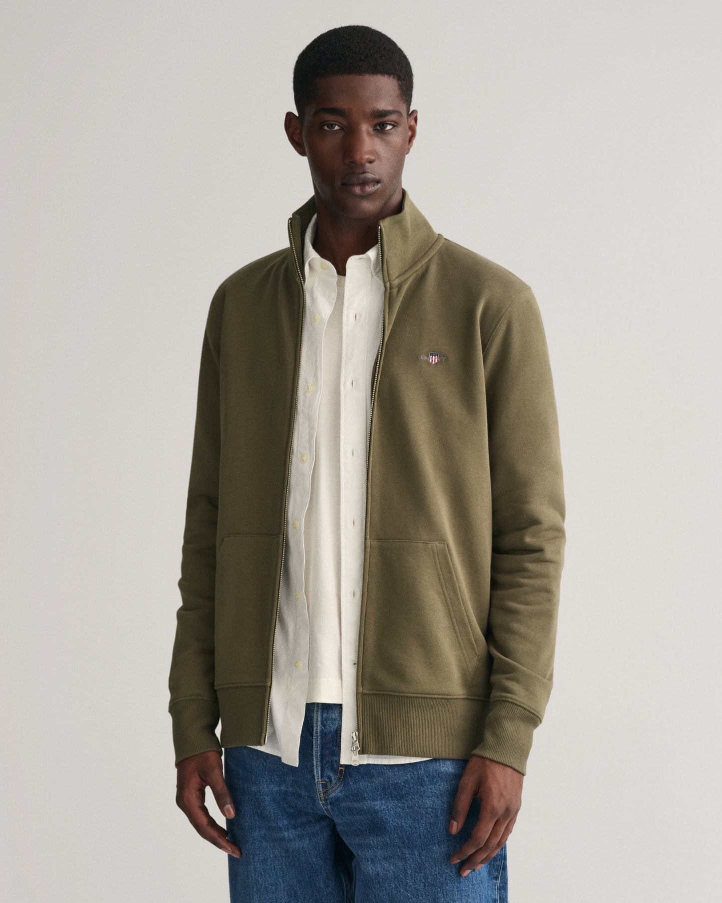 JUNIPER GREEN, REG SHIELD FULL ZIP SWEAT, FRONT-VIEW BY GANT AU.