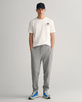 GREY MELANGE, REG SHIELD SWEATPANTS BY GANT AU.