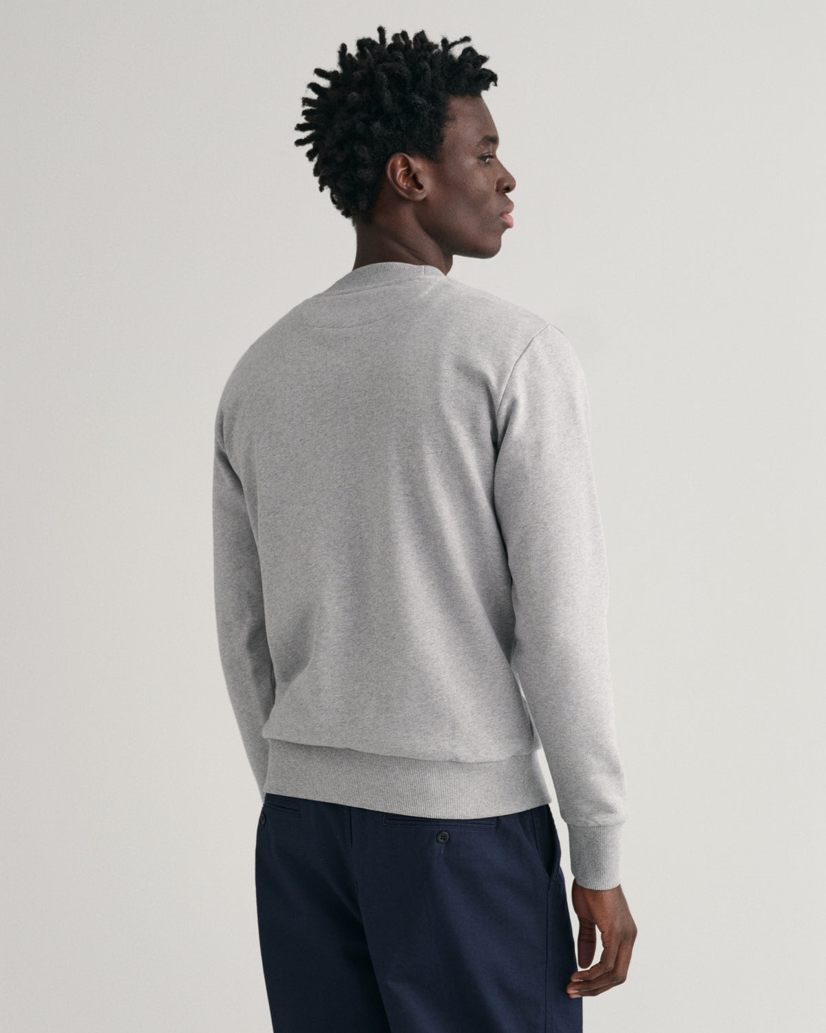 GREY MELANGE, REG TONAL SHIELD C-NECK SWEAT, BACK-VIEW BY GANT AU.