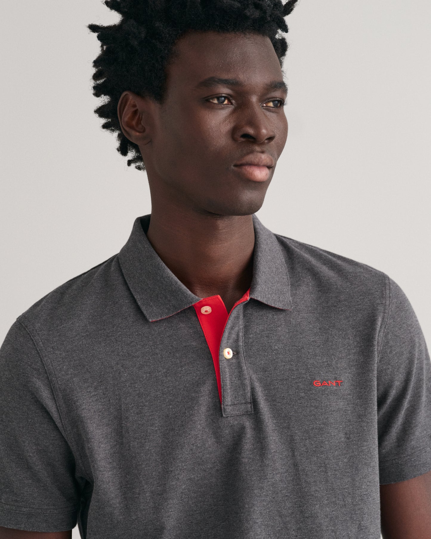 ANTRACIT MELANGE, REG CONTRAST PIQUE SS POLO, CLOSE-UP BY GANT AU.
