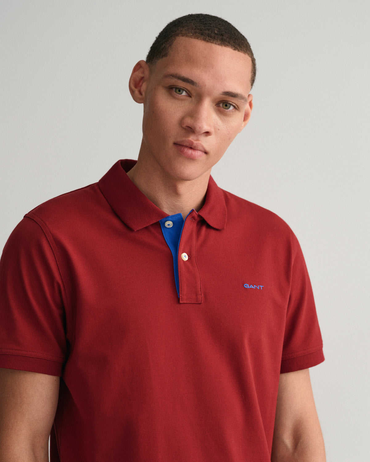 PLUMPED RED, REG CONTRAST PIQUE SS POLO, CLOSE-UP BY GANT AU.