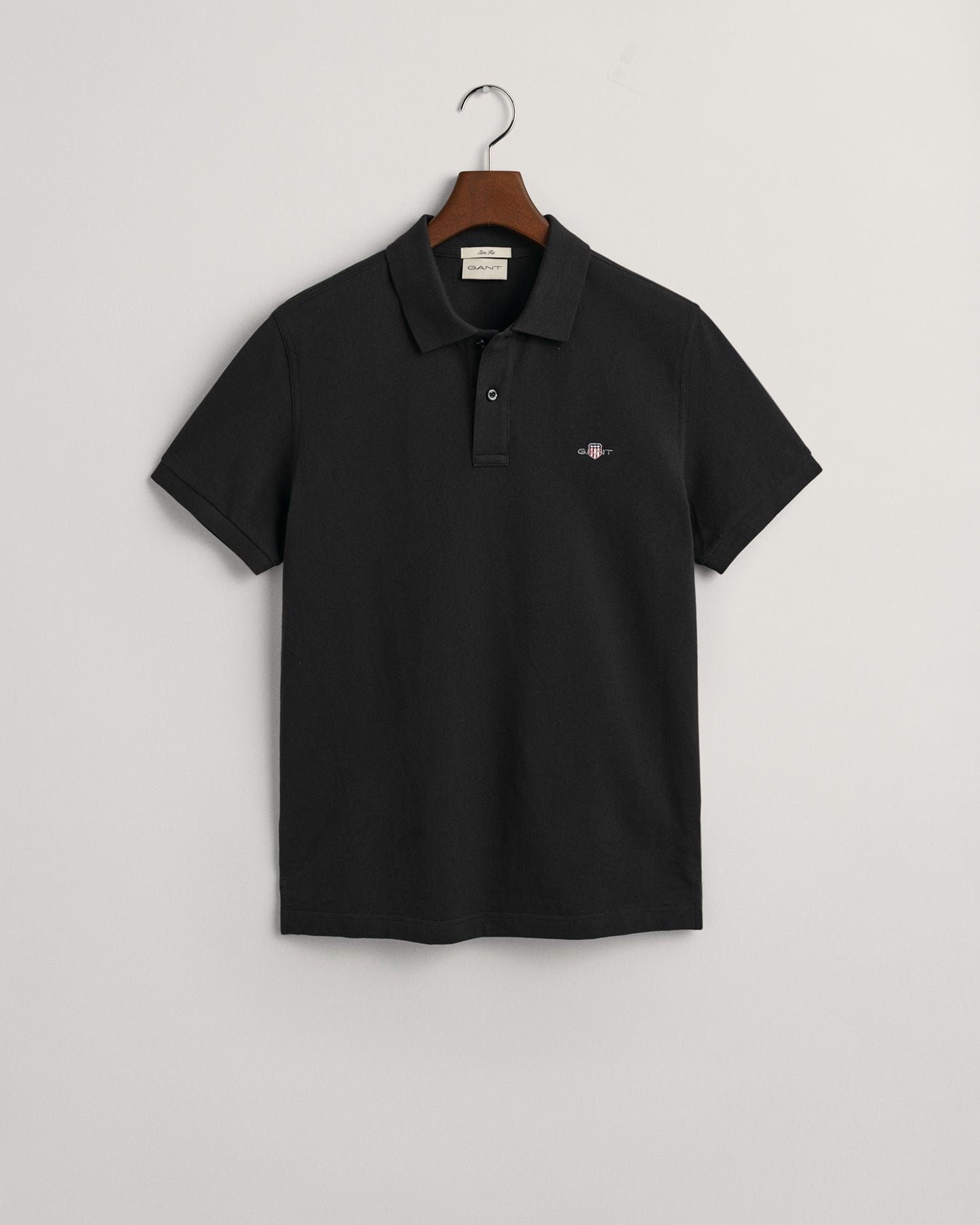 BLACK, SLIM SHIELD SS PIQUE POLO, FLAT-LAY BY GANT AU.