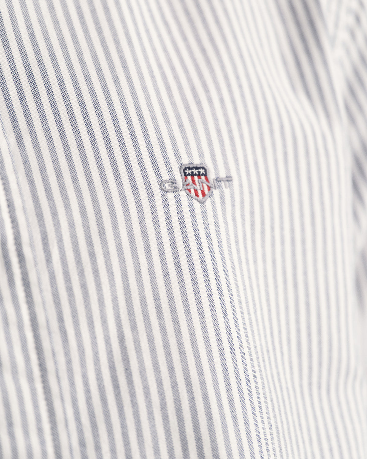 PERSIAN BLUE, SLIM OXFORD BANKER STRIPE SHIRT, CLOSE-UP BY GANT AU.