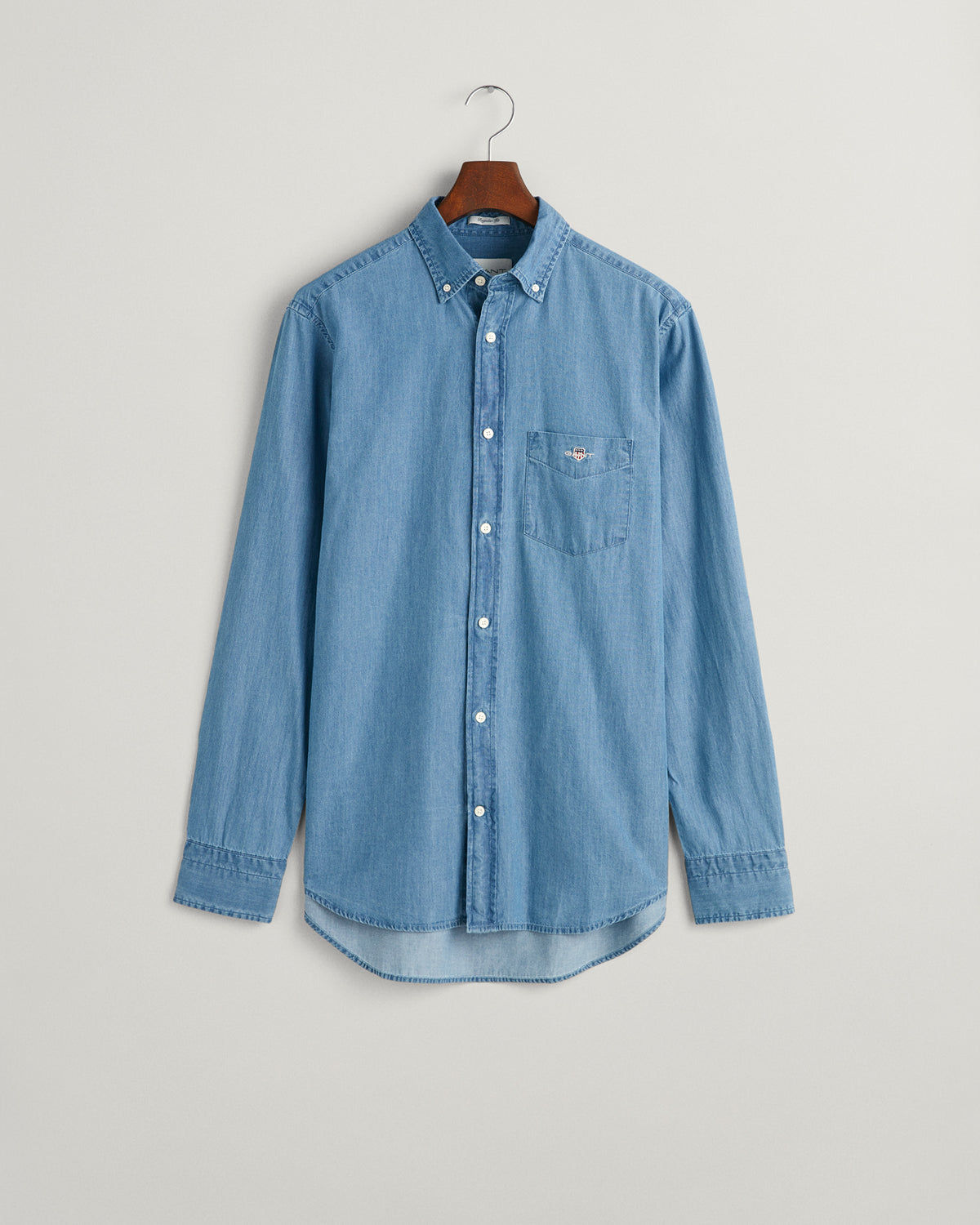 SEMI LIGHT BLUE, REG INDIGO BD, FLAT-LAY BY GANT AU.