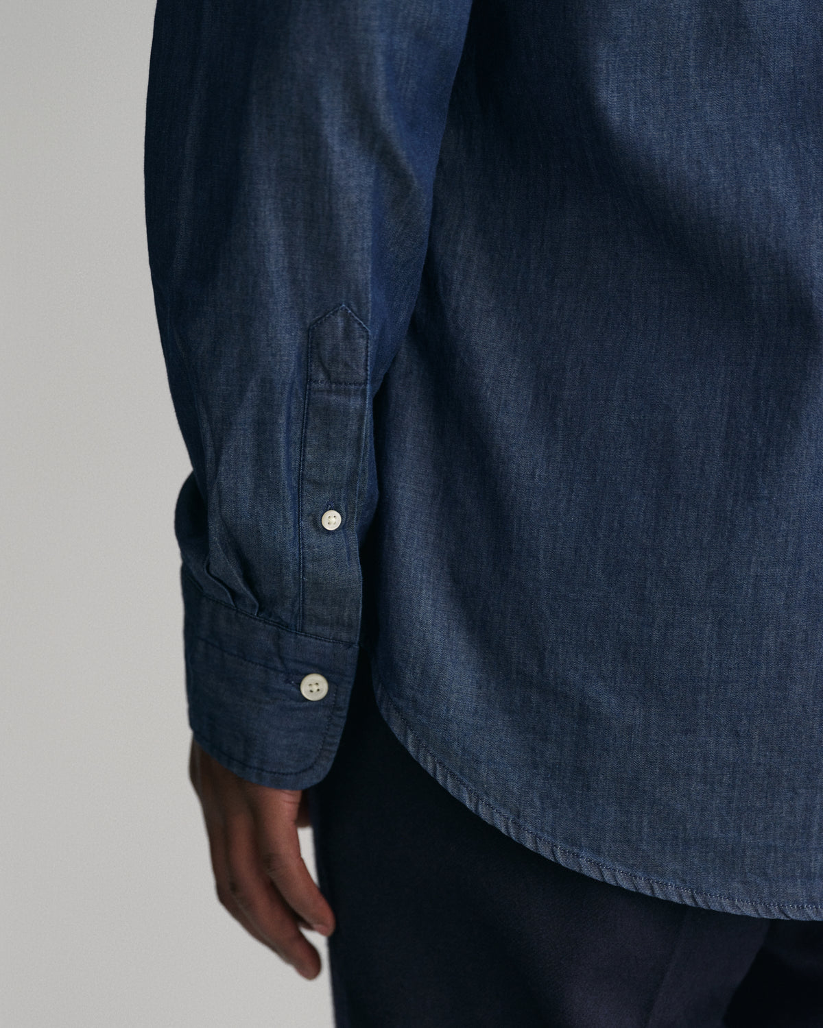 DARK INDIGO, SLIM INDIGO BD, CLOSE-UP BY GANT AU.