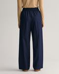 EVENING BLUE, RELAXED PULL ON PANTS, BACK-VIEW BY GANT AU.