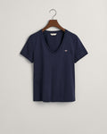 EVENING BLUE, REG SHIELD SS V-NECK T-SHIRT, FLAT-LAY BY GANT AU.