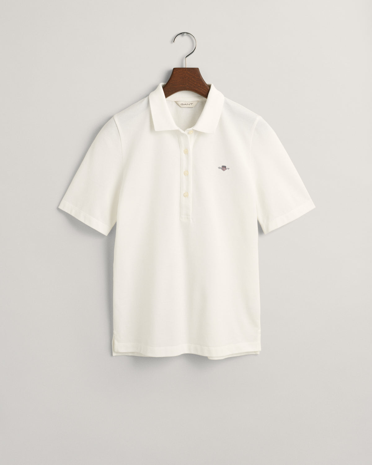 EGGSHELL, SLIM SHIELD SS PIQUE POLO, FLAT-LAY BY GANT AU.