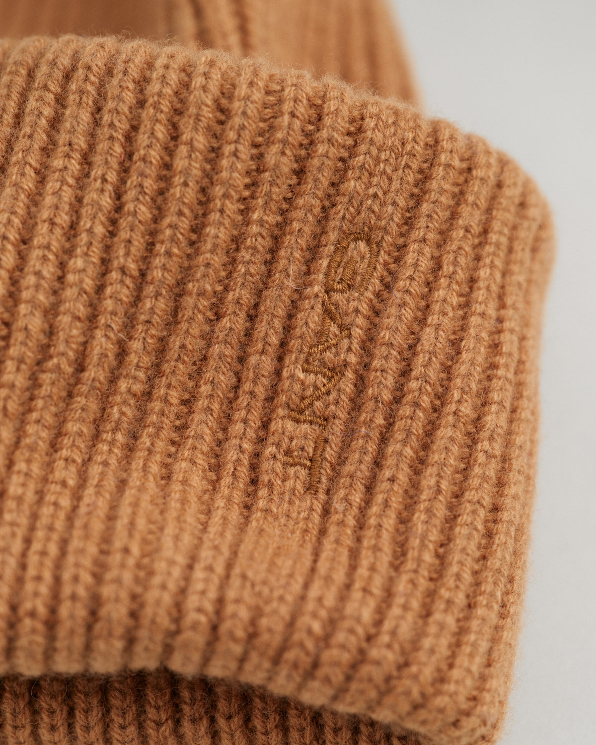 BURNT SUGAR, WOOL RIBBED BEANIE, FLAT-LAY BY GANT AU.