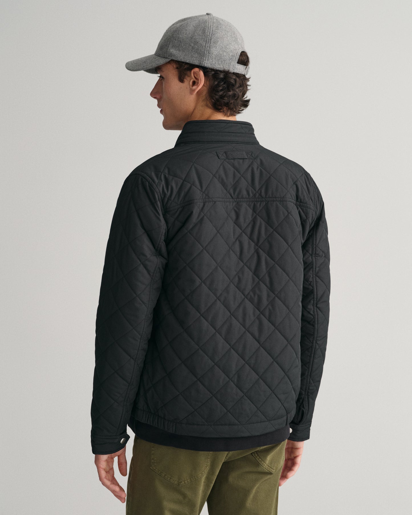 BLACK, QUILTED WINDCHEATER, BACK-VIEW BY GANT AU.