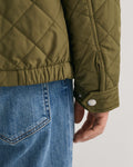 JUNIPER GREEN, QUILTED WINDCHEATER, CLOSE-UP BY GANT AU.