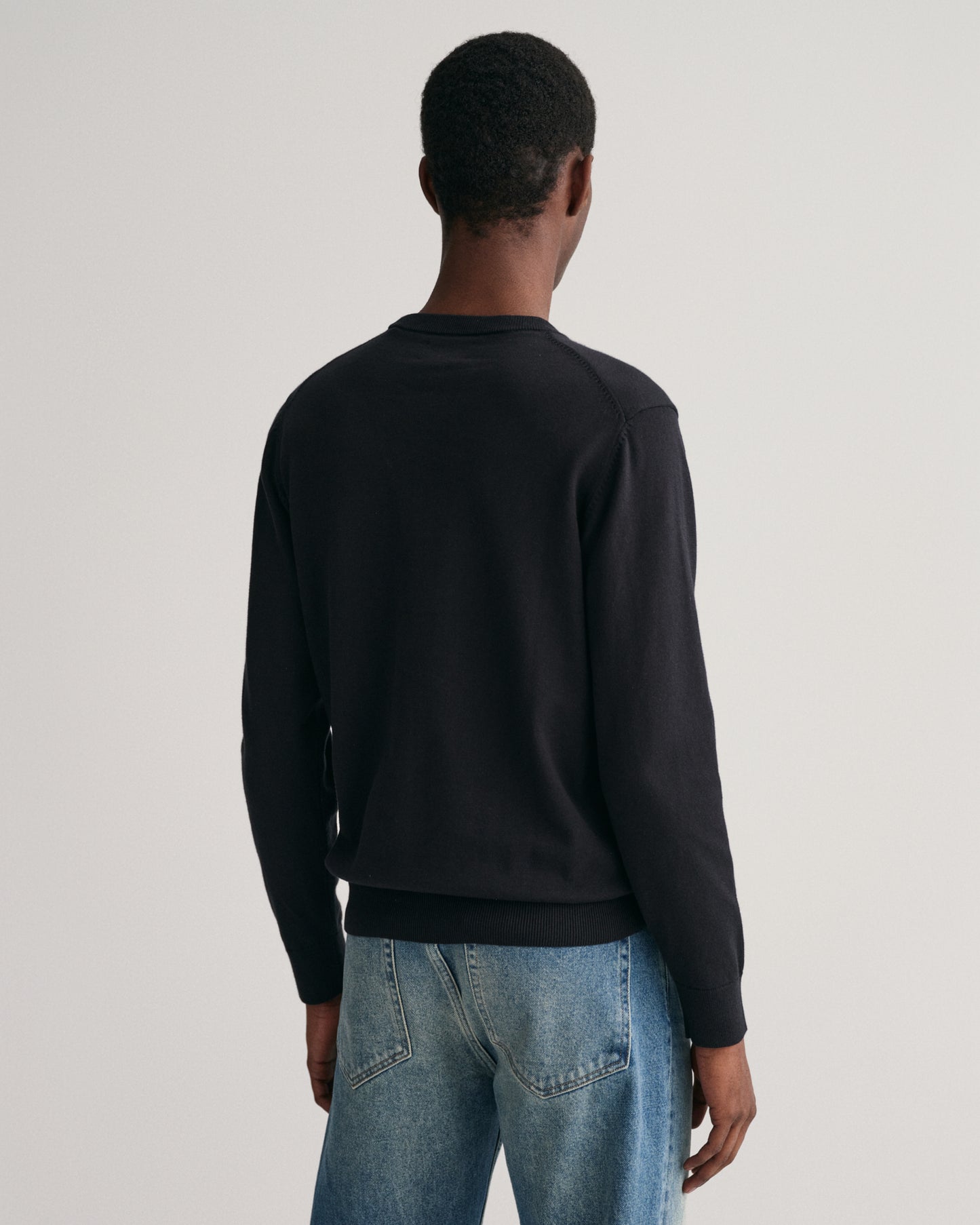 BLACK, CLASSIC COTTON C-NECK, BACK-VIEW BY GANT AU.