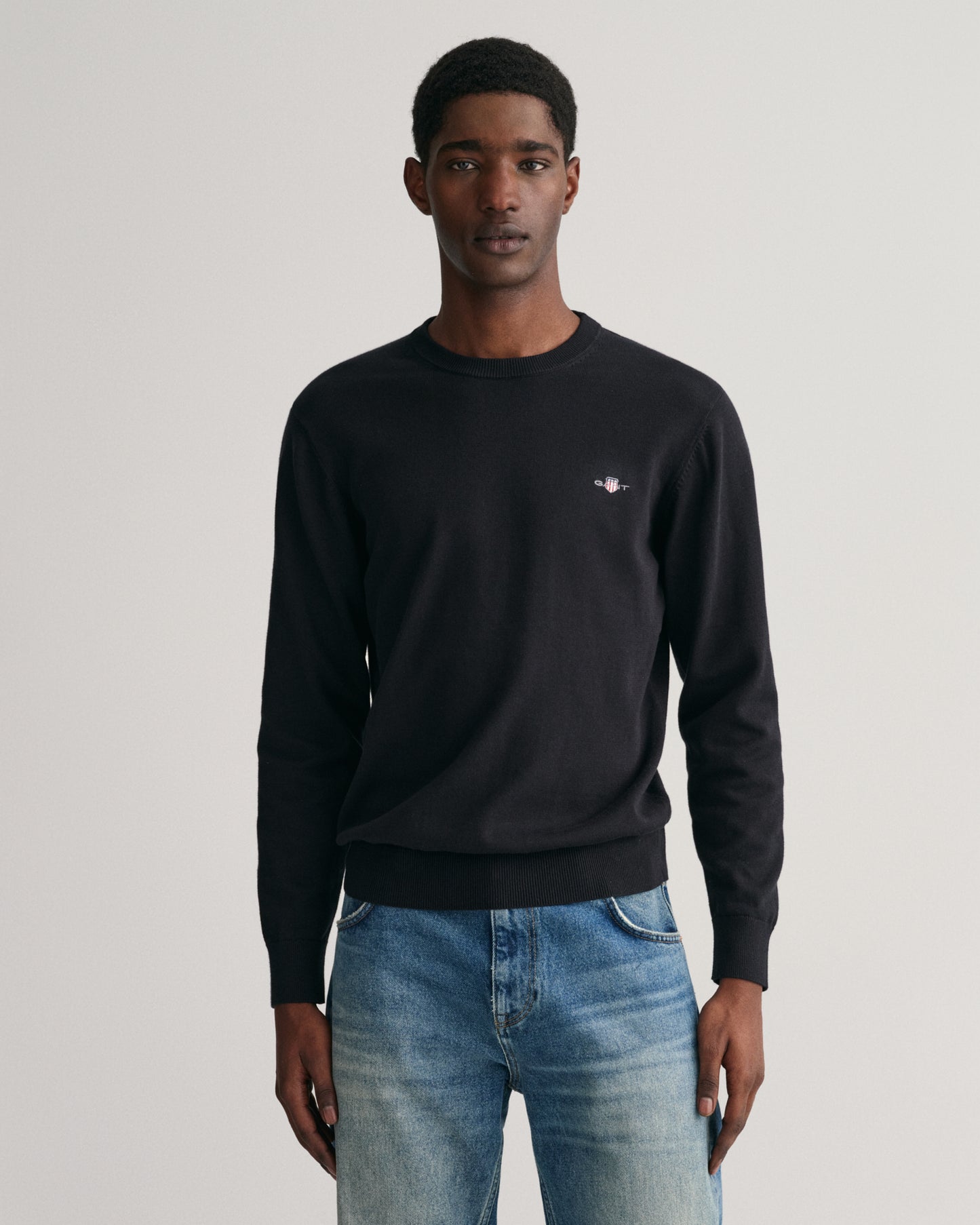 BLACK, CLASSIC COTTON C-NECK, FRONT-VIEW BY GANT AU.