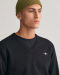 BLACK, CLASSIC COTTON V-NECK, CLOSE-UP BY GANT AU.