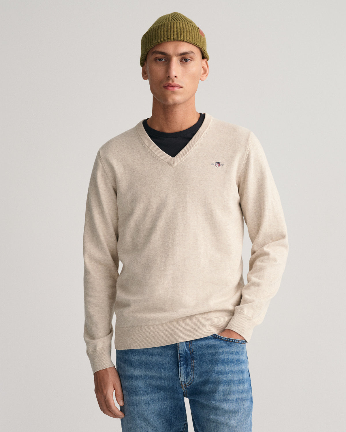 LIGHT BEIGE MELANGE, CLASSIC COTTON V-NECK, FRONT-VIEW BY GANT AU.