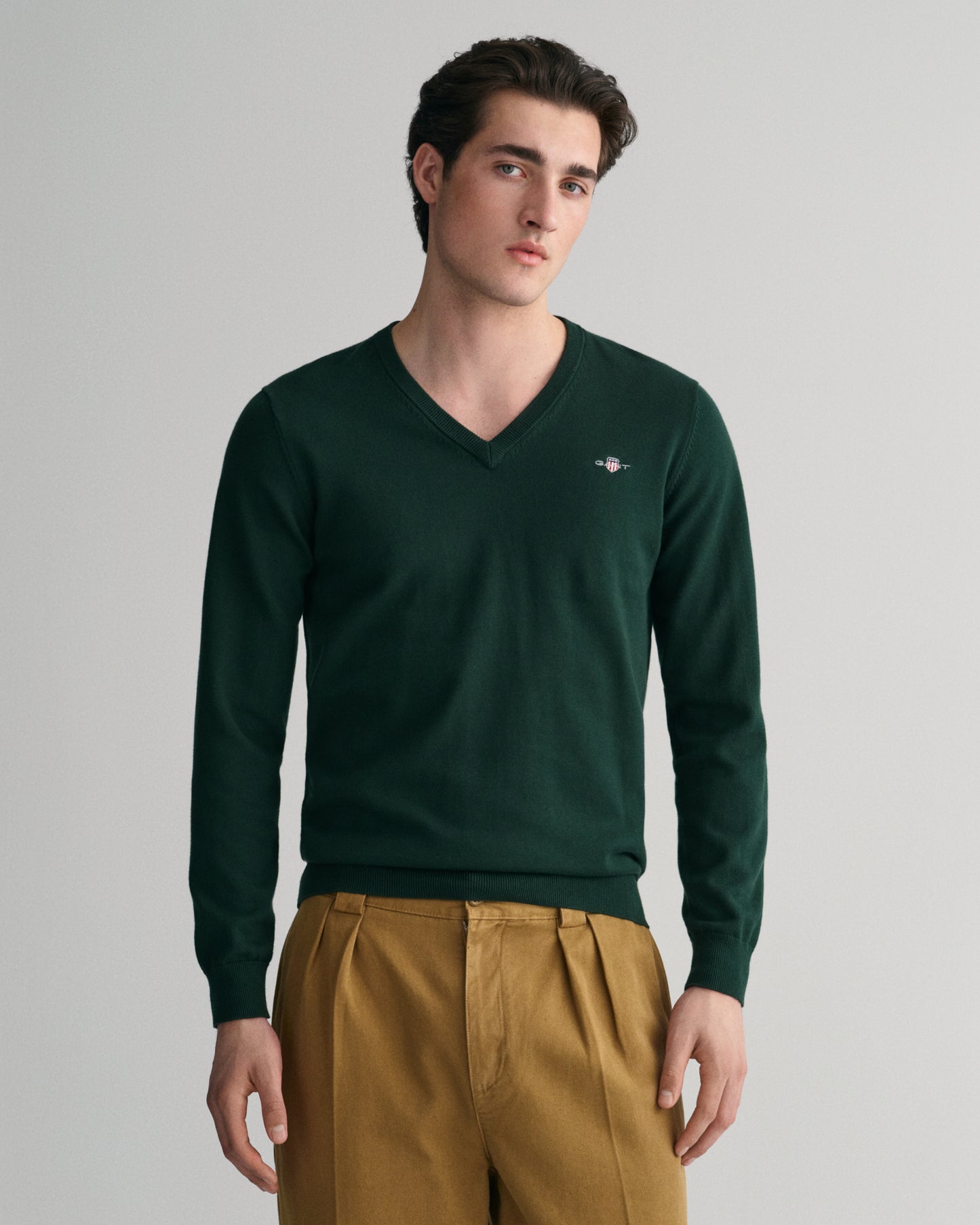 TARTAN GREEN, CLASSIC COTTON V-NECK, FRONT-VIEW BY GANT AU.