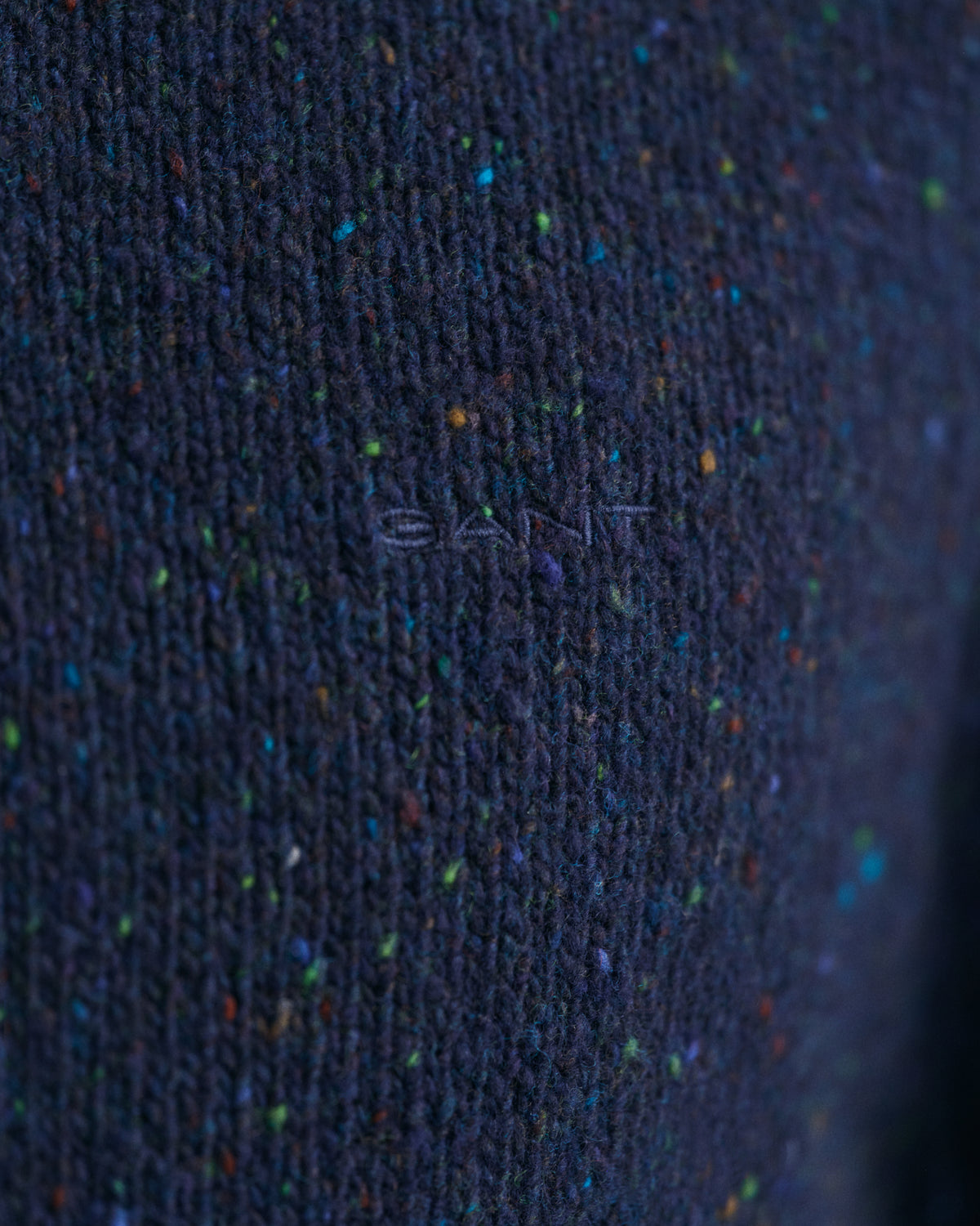 EVENING BLUE, WOOL NEPS C-NECK, CLOSE-UP BY GANT AU.