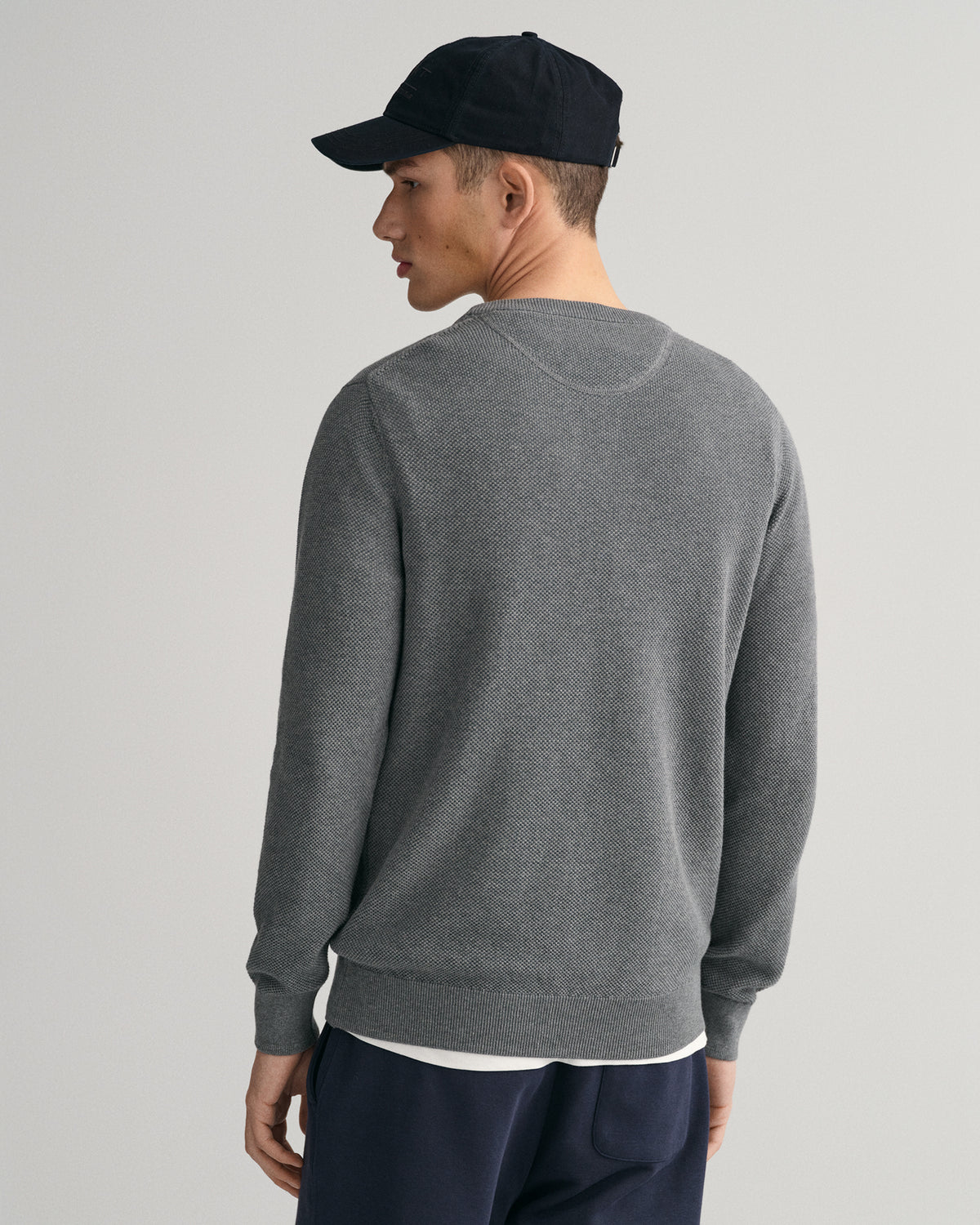 DARK GREY MELANGE, COTTON PIQUE C-NECK, BACK-VIEW BY GANT AU.