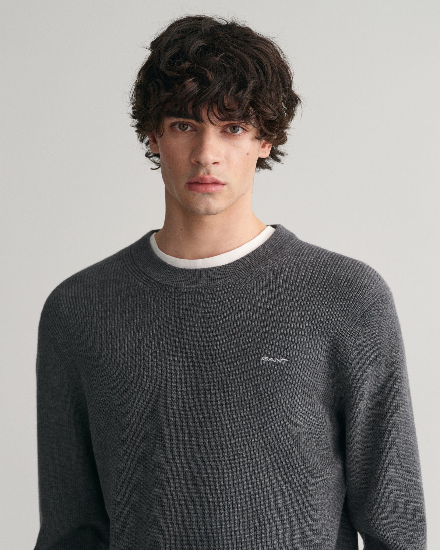 MODEL WEARING COTTON WOOL RIB C-NECK