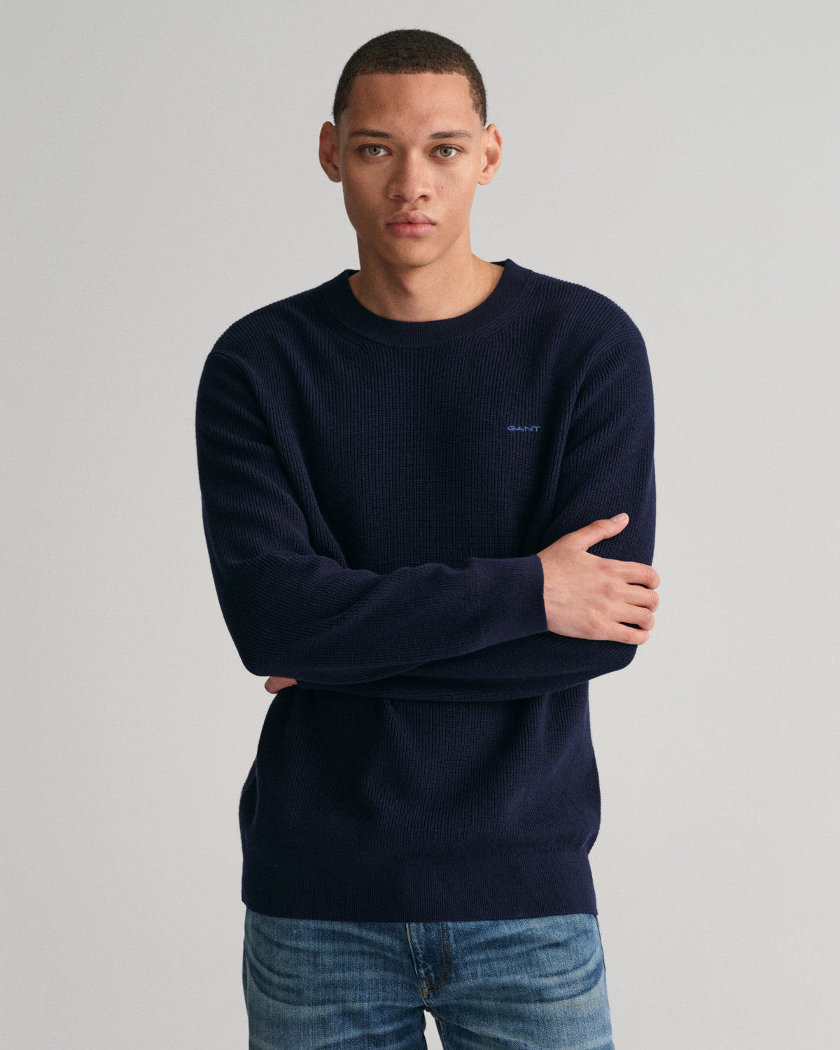 EVENING BLUE, COTTON WOOL RIB C-NECK, CLOSE-UP BY GANT AU.